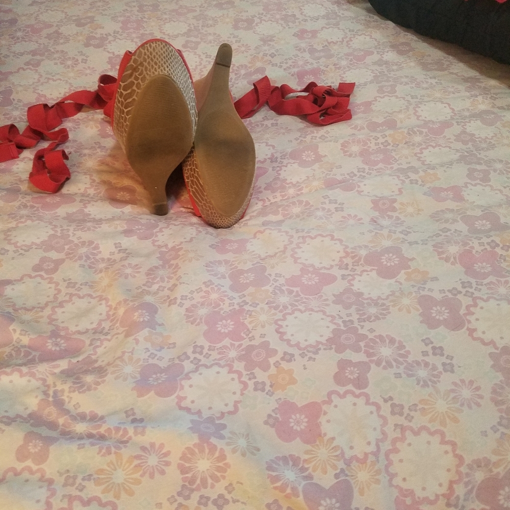 Burnt orange peep toe Jennifer Lopez wedges - Picture 3 of 3